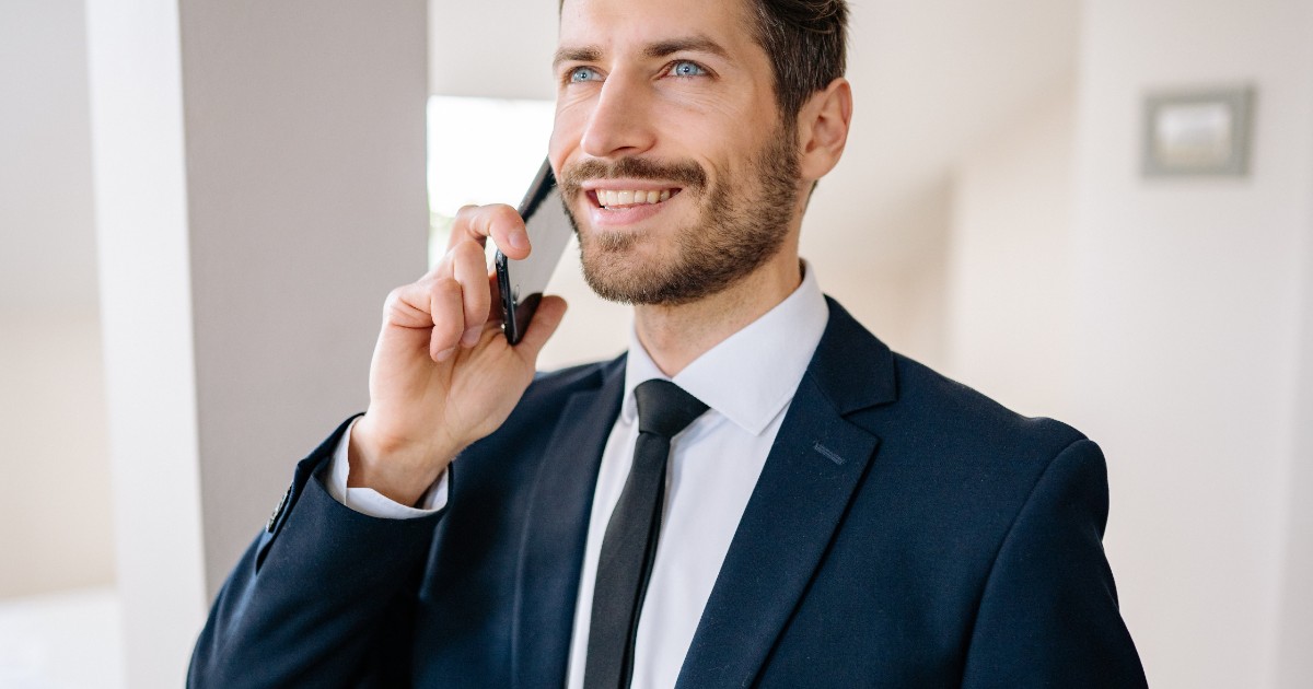 WhatsApp no celular do vendedor: riscos e soluções para empresas